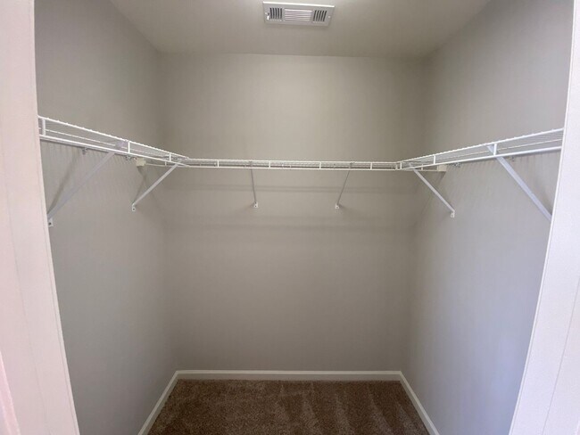 Building Photo - Pristine home located in Linda Vista!