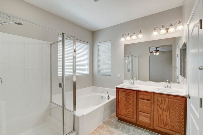 Building Photo - 3 Bedroom Split Level Home in Centennial H...