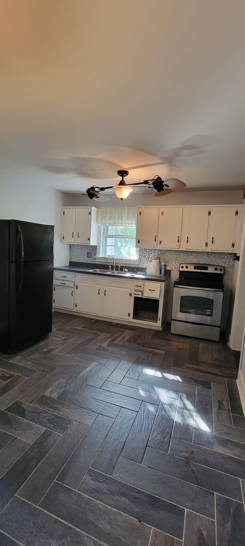 Building Photo - 8908 Mapleton Rd