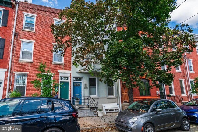 Building Photo - 2055 Catharine St