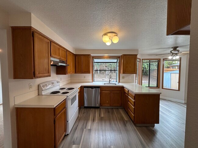 Building Photo - 7050 SW 174th Ave