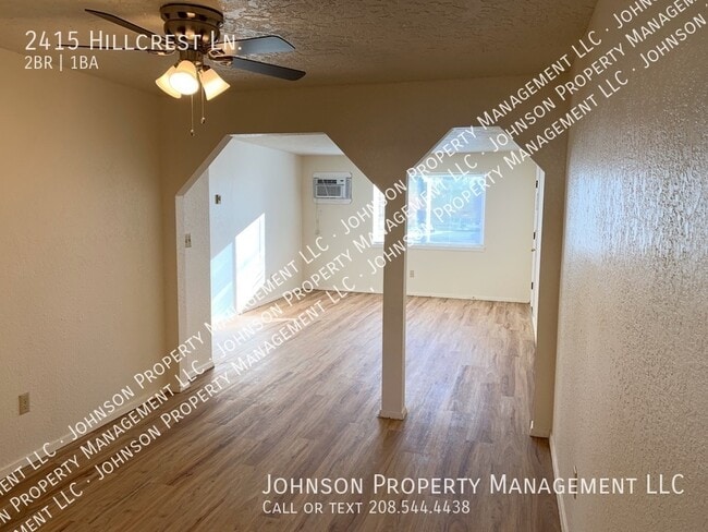 Building Photo - 2415 Hillcrest Ln