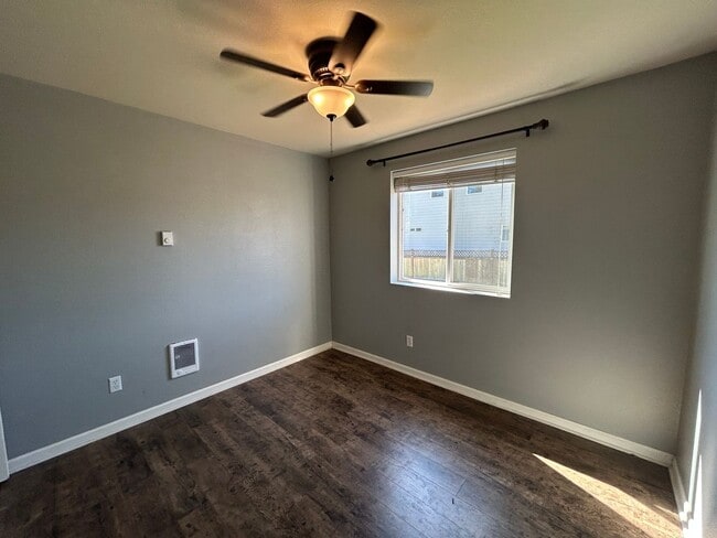Building Photo - Gorgeous 3 BD, 2 BA House with 1 Car garag...