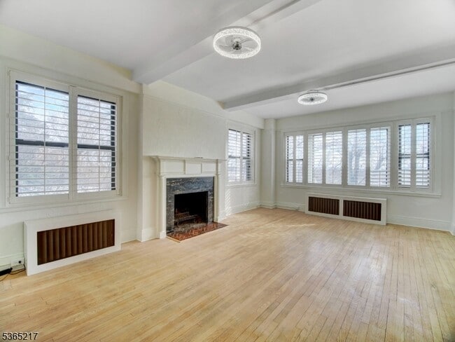 Building Photo - 363-377 Mt Prospect Ave