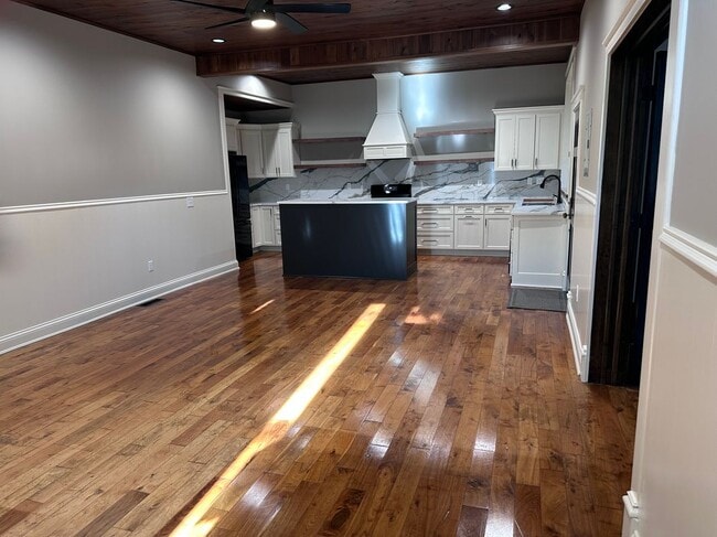 Building Photo - 1154 Rowley Ave