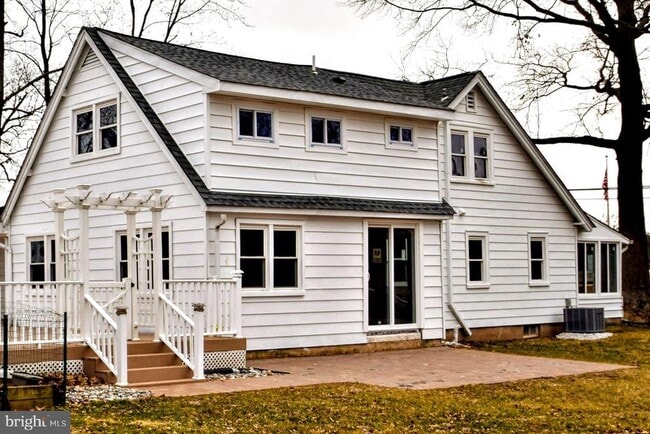 Building Photo - 2749 Woodland Ave