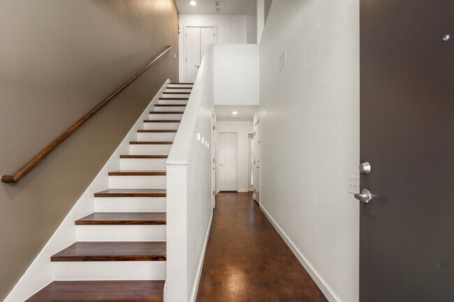Building Photo - 349 Sydnor St