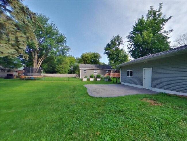 Building Photo - 408 Riverview Dr