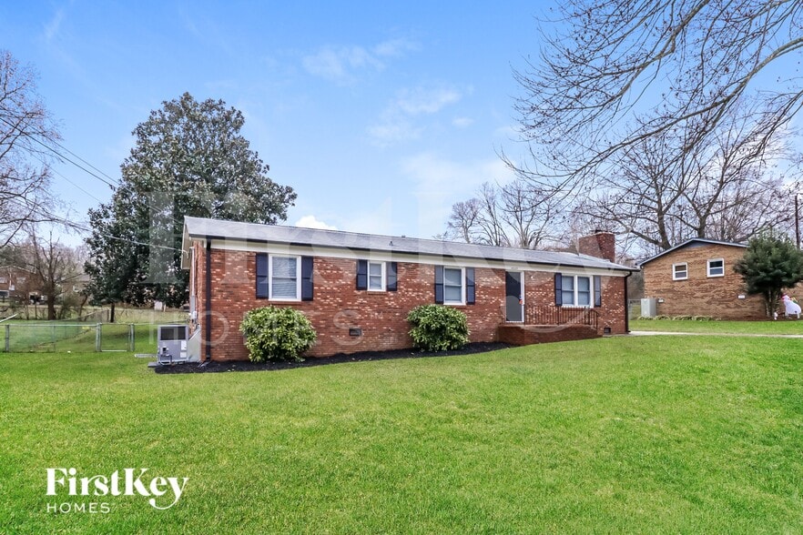 Building Photo - 4809 Maplecrest Dr