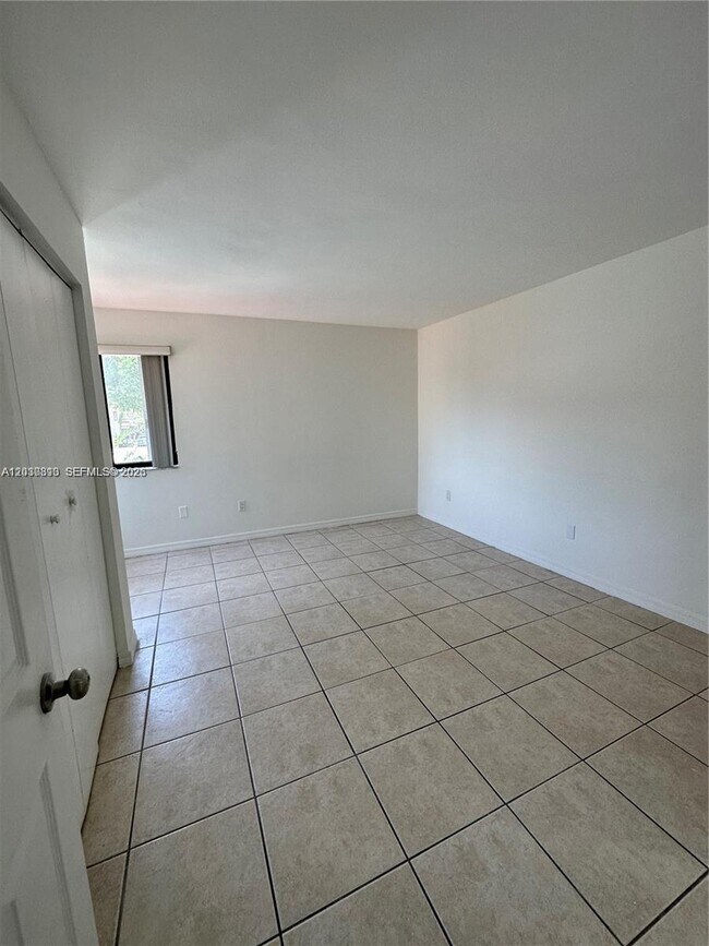 Building Photo - 9607 SW 138th Ave