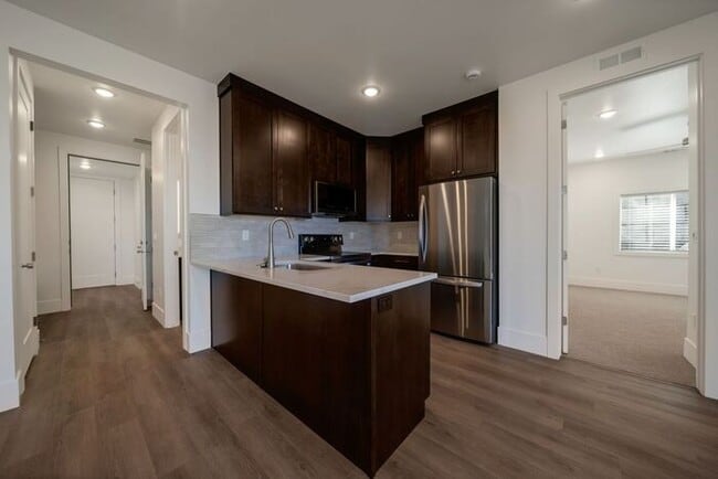 Building Photo - SPECTACULAR VIEWS, MIL APT, BRAND NEW MOUN...