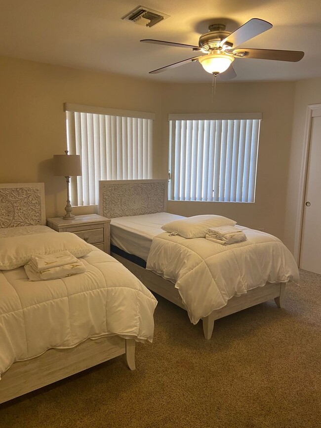 Building Photo - Sun City - Short Term Rental - Fully Furni...