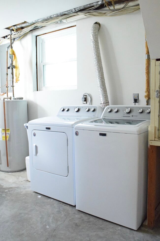 Building Photo - 1812 Gardenspring Dr