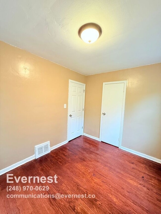 Building Photo - Charming 2-Bedroom Home in a Convenient Lo...