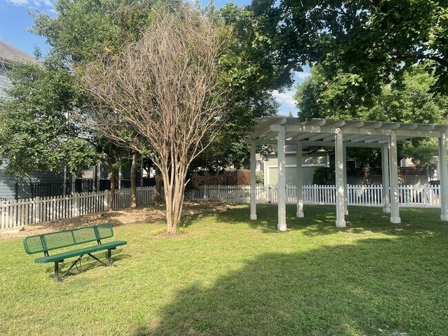 Building Photo - 2721 Kinney Oaks Ct