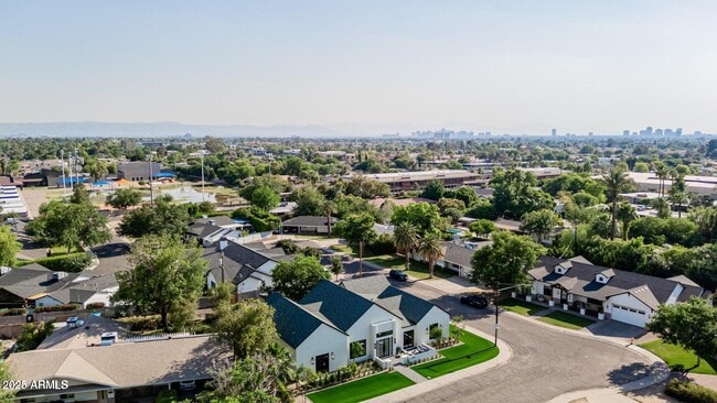 Building Photo - 3301 E Elm St