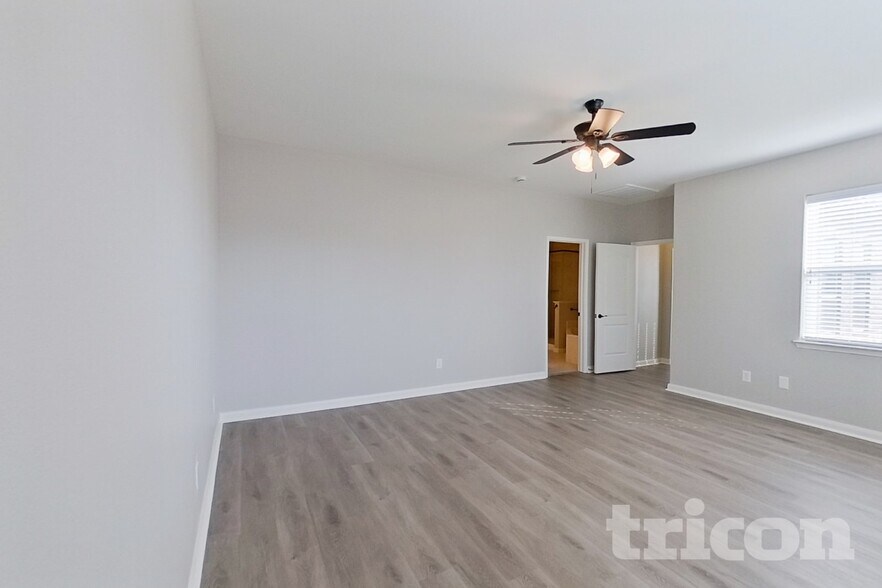 Building Photo - 616 Meadow Springs Dr