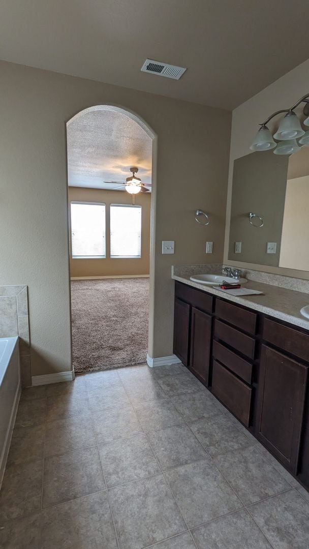 Building Photo - LARGE TWO STORY 3 BED/2.5 BATH W/3 CAR GAR...