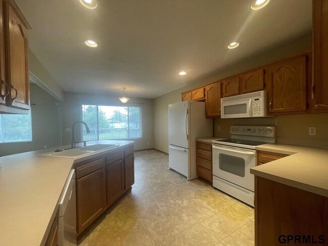 Building Photo - 2309 Aberdeen Dr