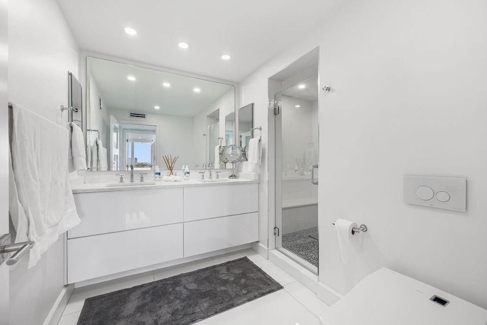 Building Photo - 545 S Fort Lauderdale Beach Blvd