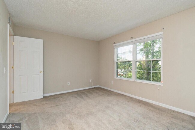 Building Photo - 9260 Niki Pl