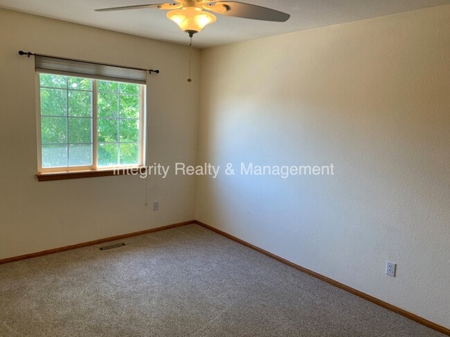 Building Photo - 9931 Saybrook St