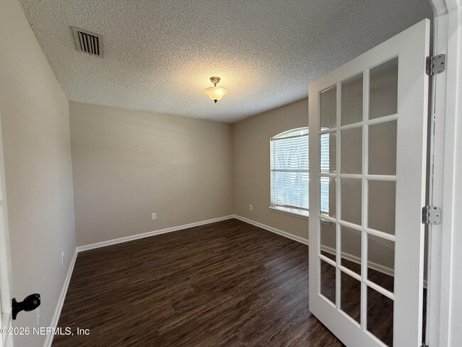 Building Photo - 6902 Southern Oaks Dr W