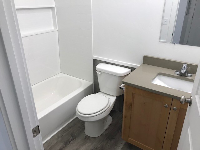 bathroom - 534 E Chubbuck Rd