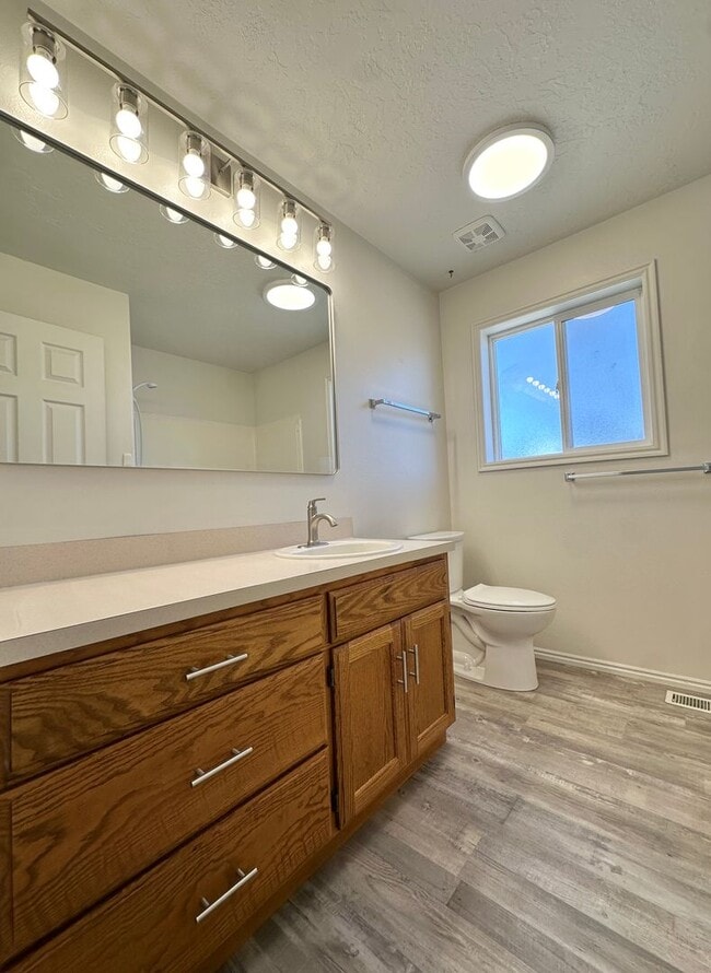 Building Photo - Cute Home For Rent In Rexburg