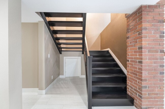 Building Photo - 968 Pinehurst Dr