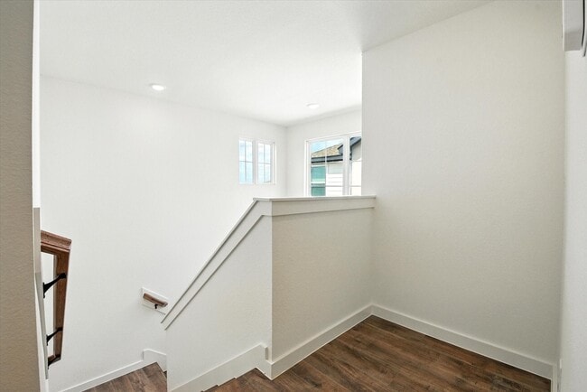 Building Photo - 1852 Cherry Crk Dr