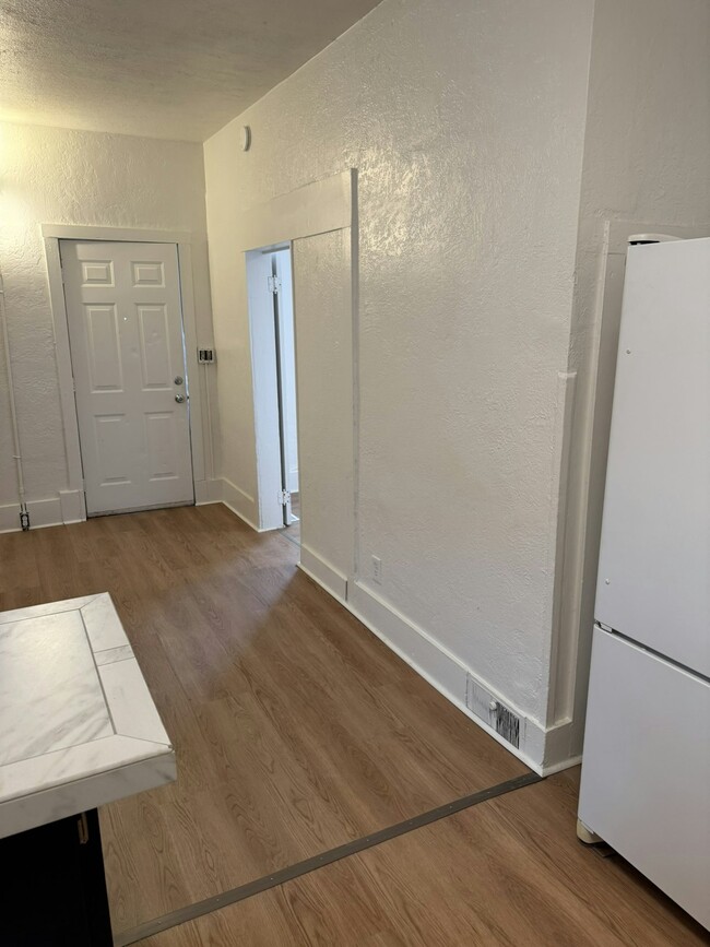 Building Photo - 2203 W Mallon Ave