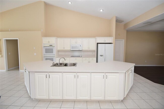 Building Photo - 10 Crampton Ct