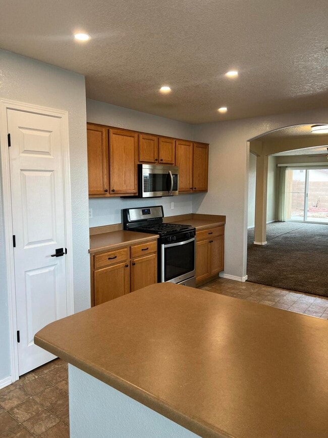 Building Photo - 1004 Desert Paintbrush Loop