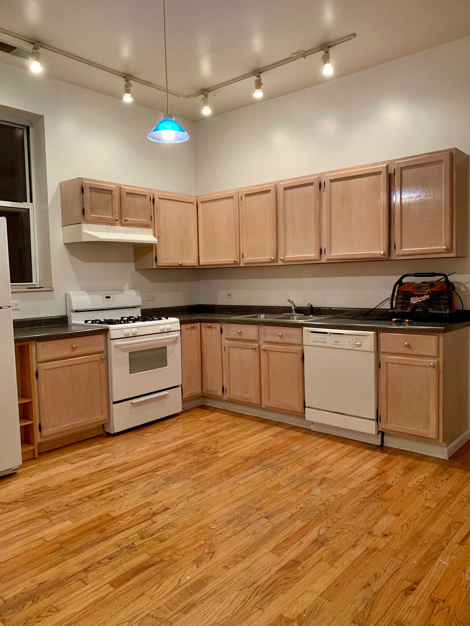 Building Photo - 1102 N Ashland Ave