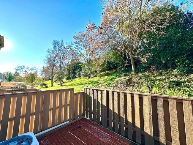 Building Photo - Virginia Hills-3 Bedroom, 2 Bath, Townhome with Garage and Pool