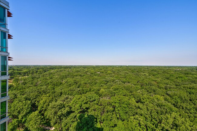 Building Photo - 9725 Woods Dr