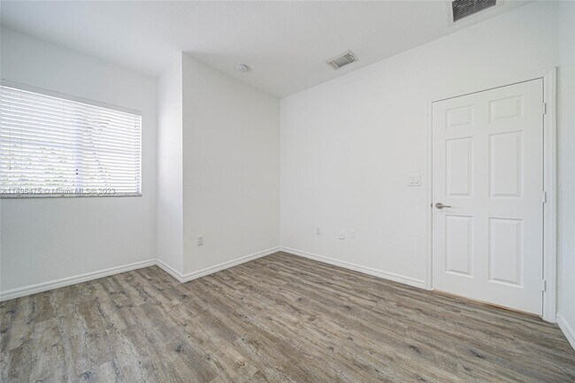 Building Photo - 10740 NW 83rd St