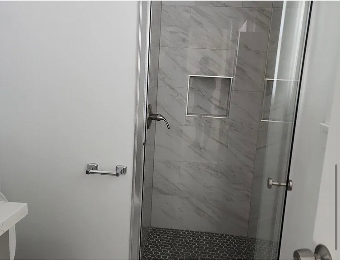 Building Photo - 119 S Westmoreland Ave