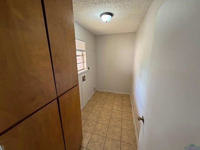 Building Photo - 3109 Dundee Rd