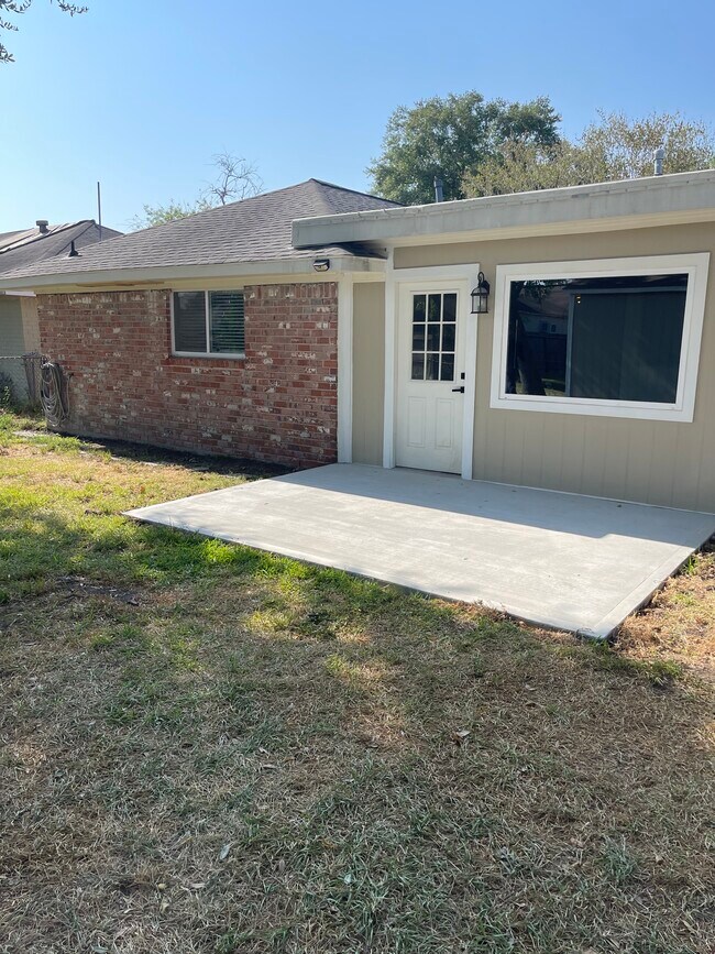 Building Photo - 1202 E Princeton Ln