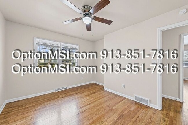 Building Photo - Spacious & Updated Duplex Near Downtown Overland Park!