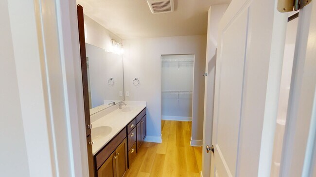 Building Photo - Sublease - Gilbert 3 Bedroom Townhouse Available May 1st, 2026!