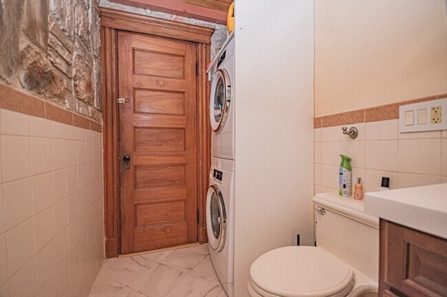 Building Photo - 21 Edison Green