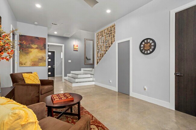 Building Photo - 326 Clay