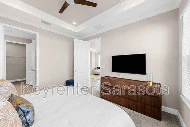 Building Photo - 16207 San Donato Pl