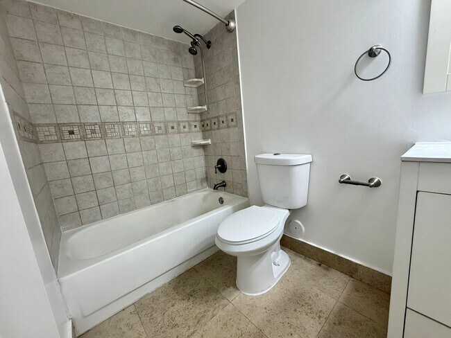 Building Photo - 530 S Park Rd