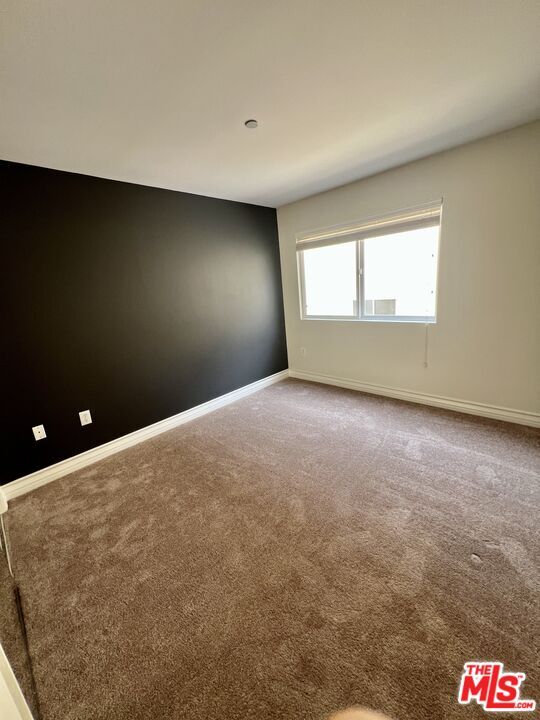 Building Photo - 1353 N Fuller Ave