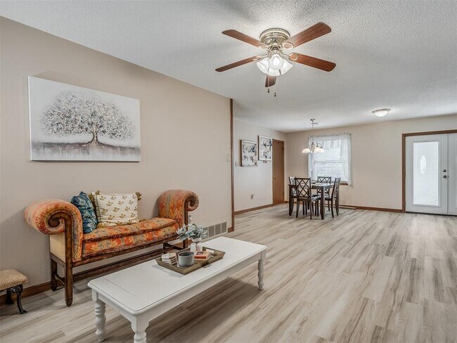 Building Photo - 1220 Columbia Ct