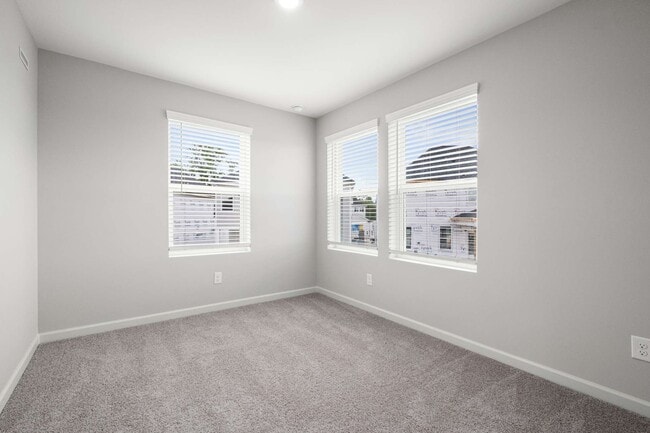 Building Photo - 5339 Bellflower Hls